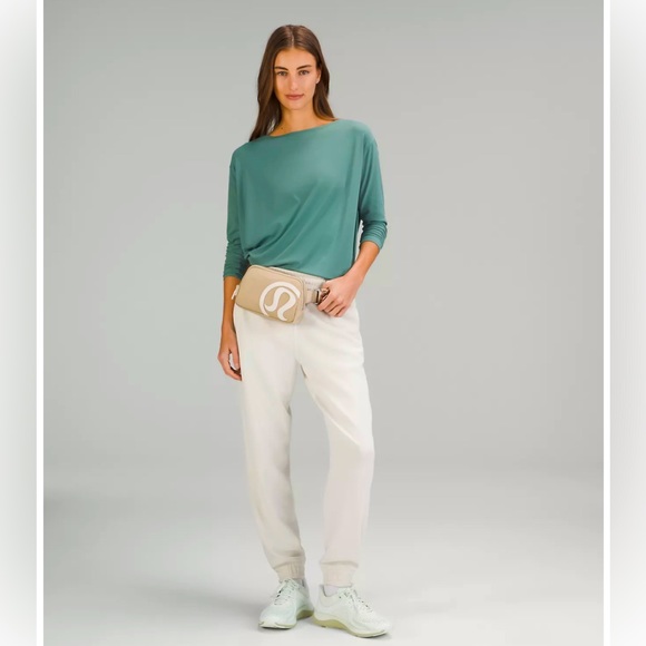 NWT Lululemon 1L Belt Bag LIMITED EDITION EXCLUSIVE in Trench/White Opal Logo - Picture 11 of 11